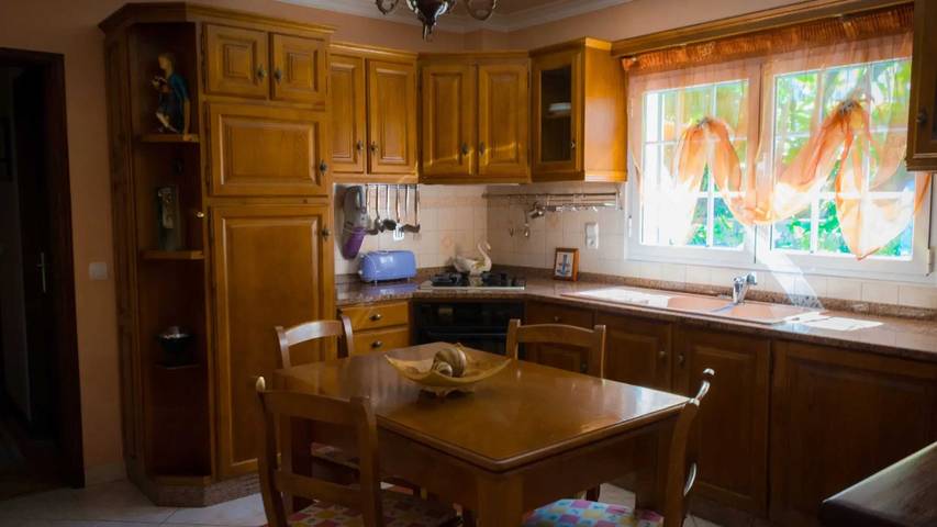 Chalet para 10 personas, con terraza además de piscina y jardín, Se admiten mascotas en Distrito de Braga - 4