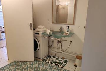 Appartement De Vacances pour 2 Personnes dans Suresnes, Hauts-de-Seine, Photo 1