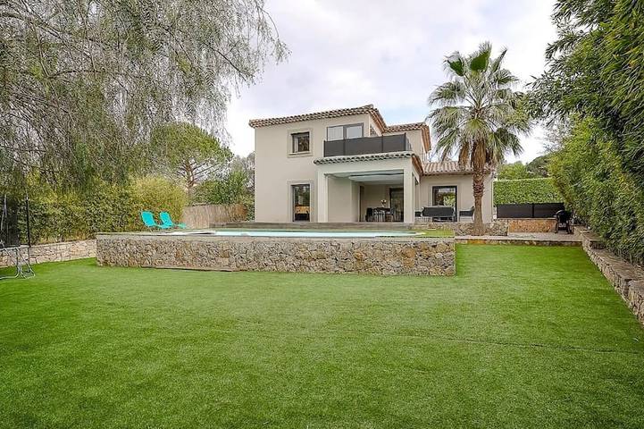 Villa pour 8 personnes, avec terrasse ainsi que piscine et jardin à Mougins
