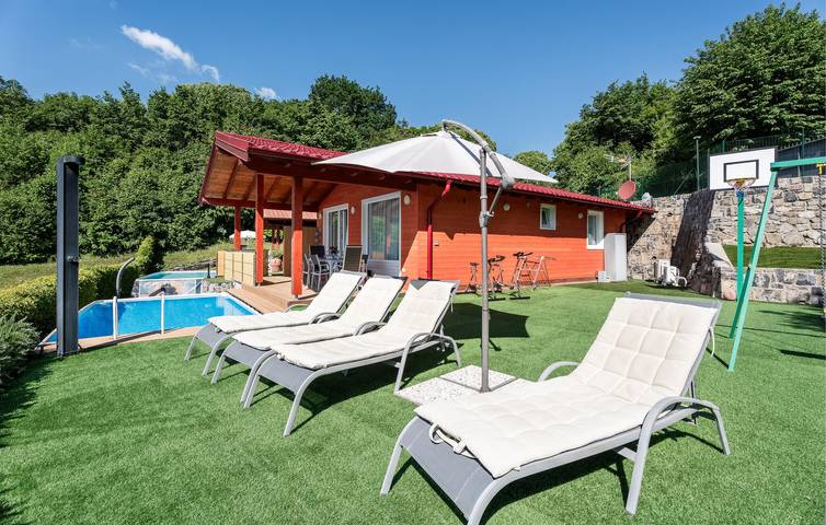 Casa de vacaciones para 7 personas, con jardín además de terraza y jacuzzi - 1