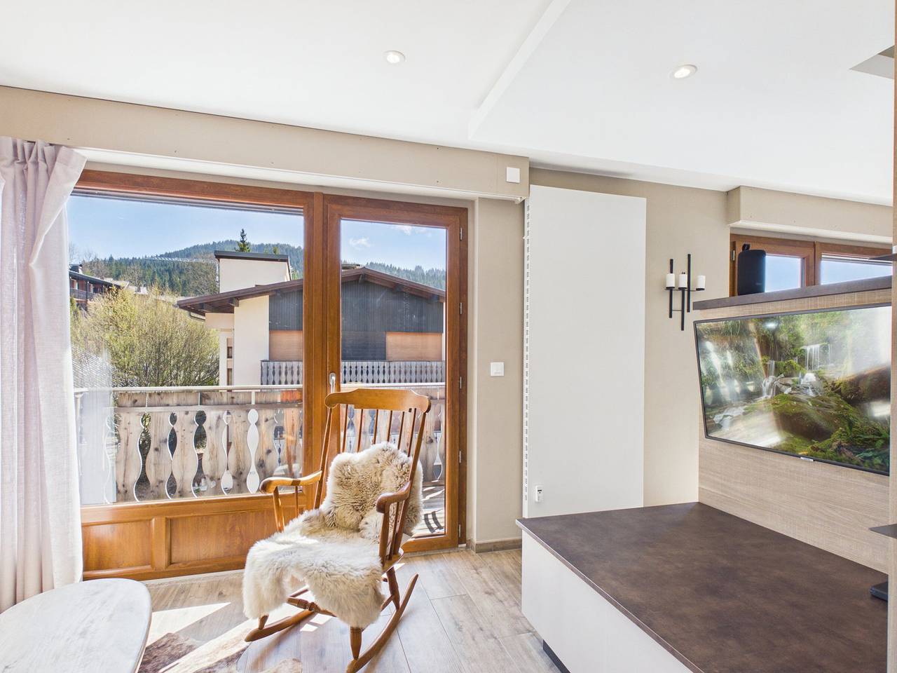 Entire apartment, Les Gets - 3-room Apartment near slopes with Parking and Wifi in Les Gets, Les Portes du Soleil