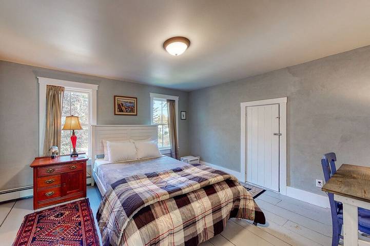 Barn for 7 people, with yard in Maine