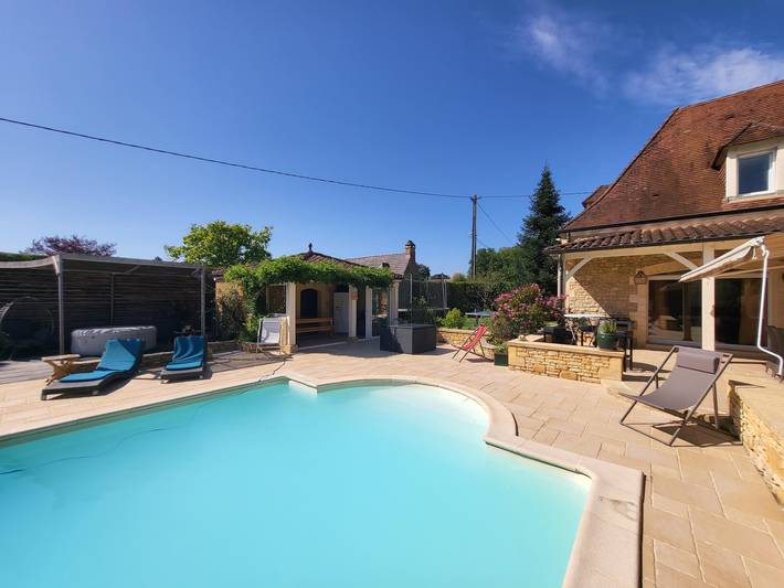 Location de vacances pour 8 personnes, avec piscine ainsi que jardin et jacuzzi à Carsac-Aillac - 3