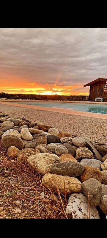 Gîte pour 10 personnes, avec vue ainsi que piscine et jardin à Cagnac-les-Mines