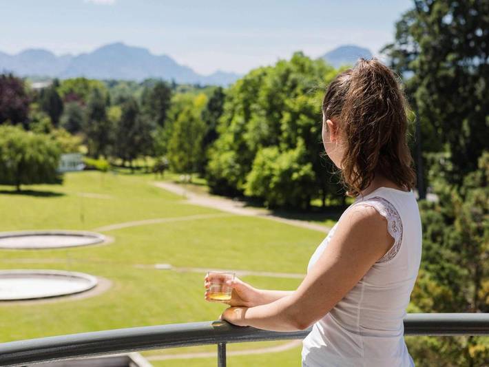 Hôtel pour 2 personnes, avec jacuzzi ainsi que jardin et piscine, animaux acceptés dans Thermes Marlioz - 2
