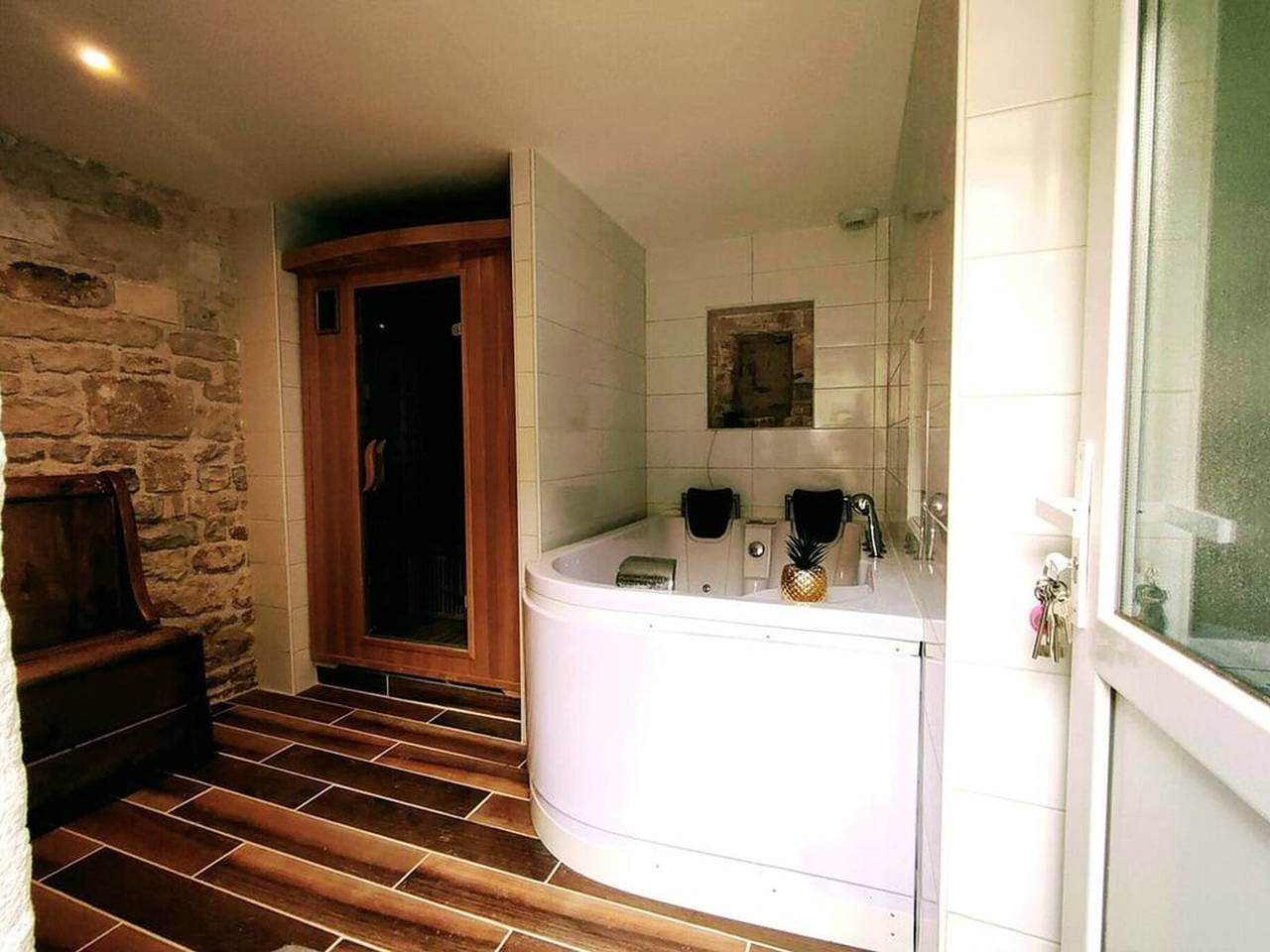 Maison Familiale avec Spa et Sauna à Coulanges in Coulanges-la-Vineuse, Région d'Auxerre