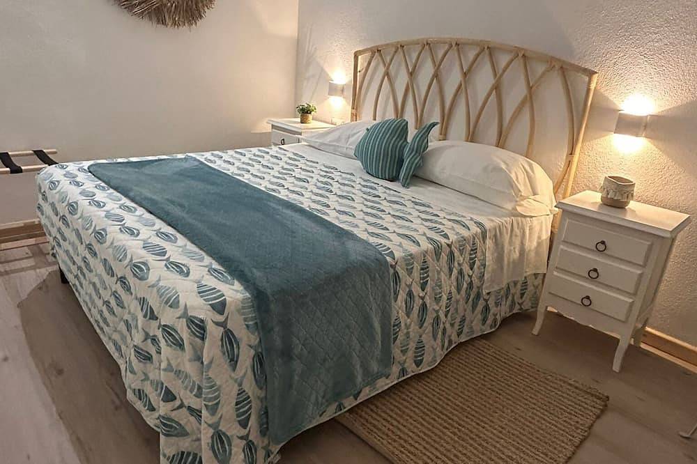 Entire apartment, La Casetta nel Borgo romantic in the center in Carloforte, Sulcis Iglesiente