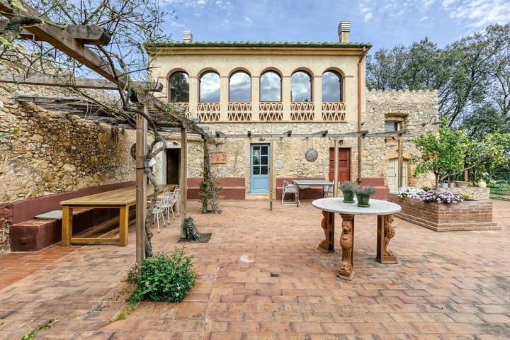 Apartamento entero, Apartamento 'El Pedró Panoramic' con vistas a la montaña, Wi-Fi y aire acondicionado in Ventalló, Alt Empordà