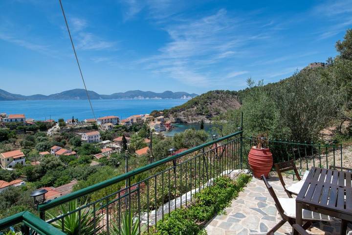 Gîte pour 3 personnes, avec Balcon et Terrasse ainsi que Jardin et Vue dans Άσος - 2