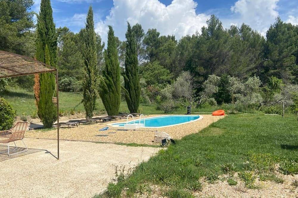 Superbe Propriété Avec vue Imprenable, Piscine, jeu de Boules au Cœur du Luberon in Saint-Saturnin-lès-Apt, Parc naturel régional du Luberon