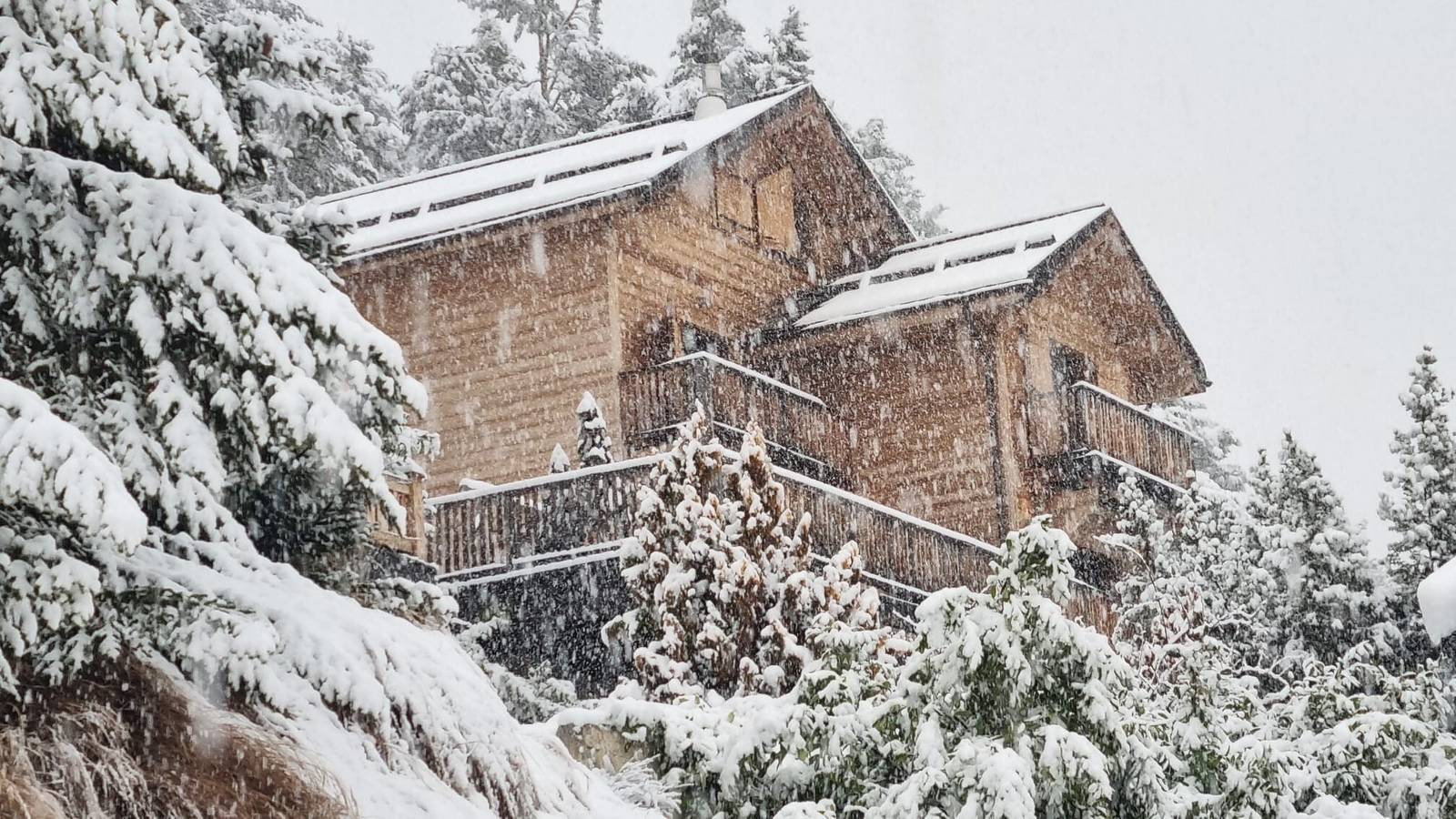 Luxuriöses Chalet mit Terrasse mit Bergblick und Wlan in Auron, Saint-Étienne-de-Tinée