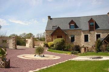 Gîte pour 8 personnes, avec terrasse ainsi que piscine et jardin à Monterblanc