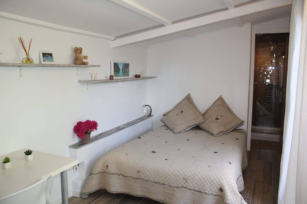 Appartement entier, Studio avec terrasse-gemenos en provence in Gémenos, Côte méditerranéenne (France)