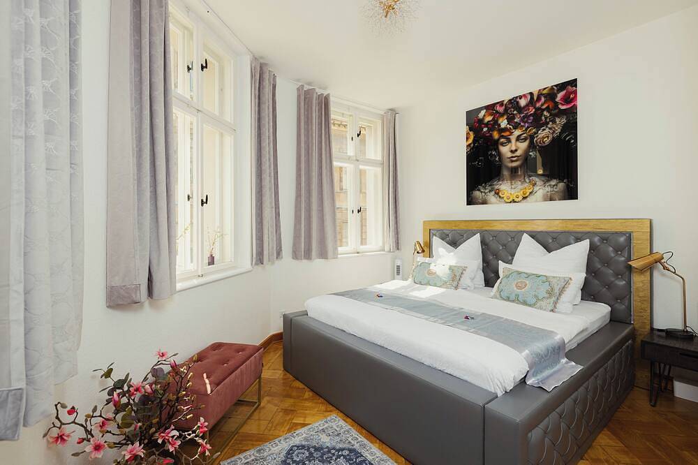 Ganze Wohnung, Exklusive Ferienwohnung Arthur in historischem Stadthaus in zentraler Bestlage! in Zeitz, Saale-Unstrut