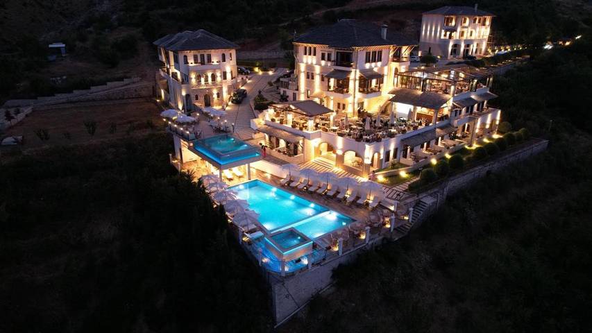 Resort per 2 persone, con Balcone e Terrazza nonché Giardino e Piscina in Albania