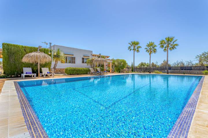 Chalet für 4 Personen, mit Terrasse und Garten sowie Pool in Santanyí