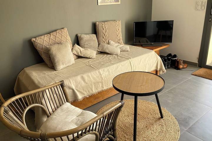 Gîte pour 4 personnes, avec Terrasse et Jardin à Quintal