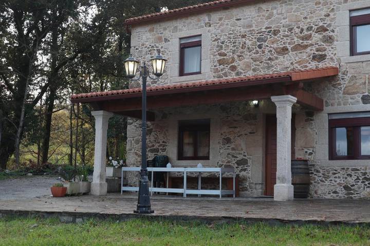Casa de vacaciones para 7 personas, con vistas además de piscina y jardín - 1
