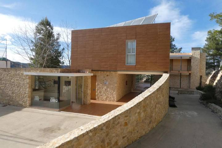 Hôtel pour 2 personnes, avec Balcon et Terrasse ainsi que Jardin et Vue à Jarafuel