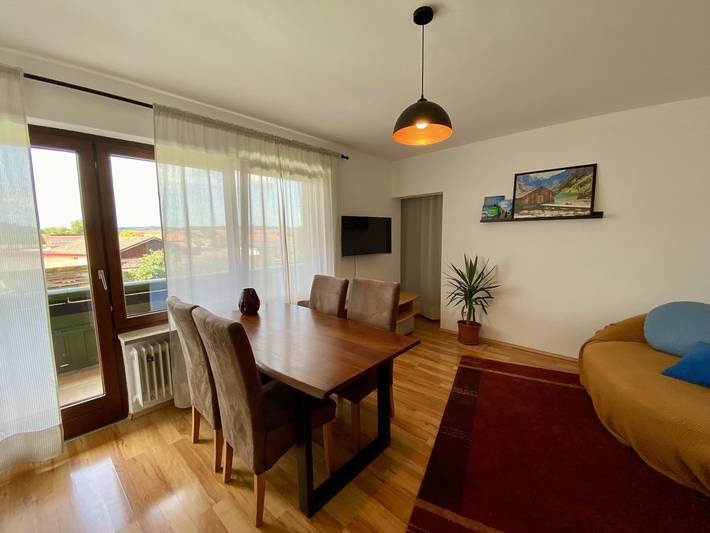 Haus Aschauer am Amtmannfeld - Doppelzimmer Martin mit Gemeinschaftsküche und -bad in Teisendorf, Rupertiwinkel