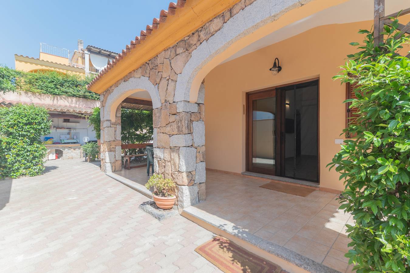 Hel lejlighed, Apartment 'Ponza' with Private Terrace, Private Garden and Air Conditioning in Case Peschiera-Lu Fraili, San Teodoro