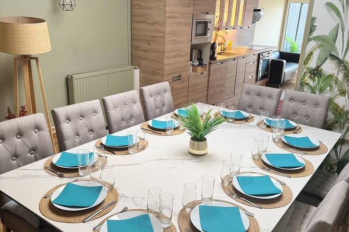 Maison de vacances pour 9 personnes, avec terrasse et jacuzzi ainsi que jardin et piscine à Tourcoing