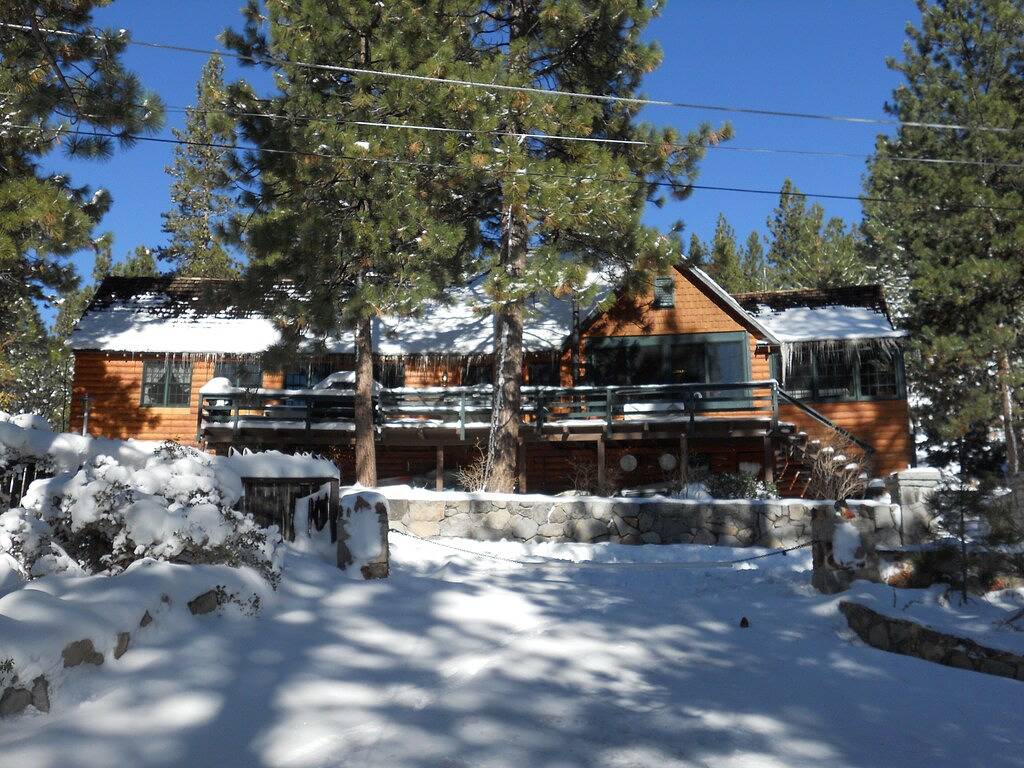 Log Cabin for 9 Guests in Zephyr Cove-Round Hill Village, Lake Tahoe