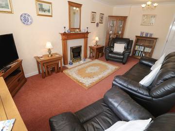 Log Cabin for 4 People in Benllech, Isle of Anglesey, Photo 3