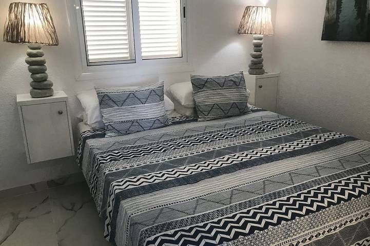 Appartement entier, Vues fantastiques sur la mer, proche de toutes commodités, adaptées aux couples et aux familles in Playa de los Guíos, Santiago del Teide