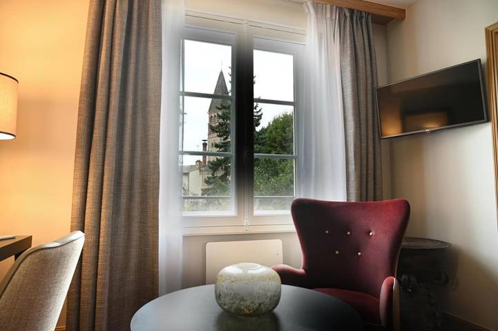 Hôtel pour 4 personnes, avec terrasse dans Église Abbatiale Saint Philibert de Tournus - 2