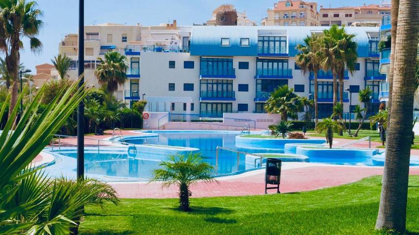 Gîte pour 6 personnes, avec jardin ainsi que vue et piscine, adapté aux familles dans Castell de Ferro - 2