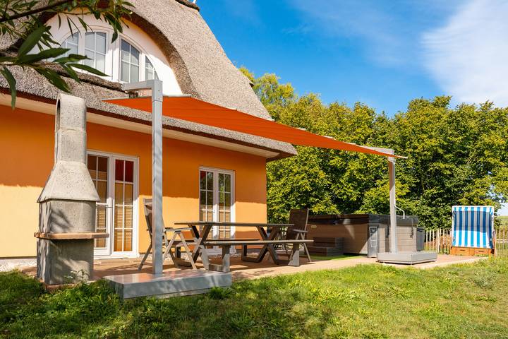 Ferienhaus für 11 Personen, mit Whirlpool und Terrasse sowie Garten und Sauna in Hohenkirchen - 4