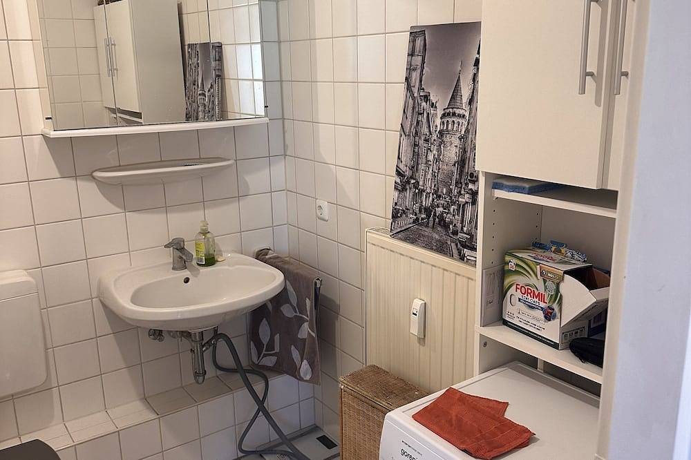Geheel appartement, Apartment near trade fair & Rhine in Porz (Köln), Keulen