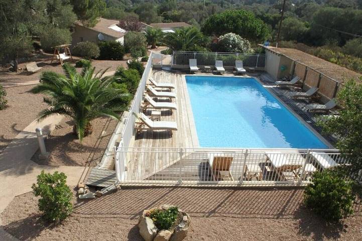 Maison de vacances pour 8 personnes, avec terrasse ainsi que jardin et piscine dans Palombaggia