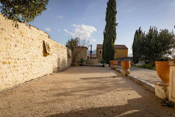 Chambre d’hôte pour 5 personnes, avec terrasse ainsi que piscine et jacuzzi dans le Vaucluse - 4