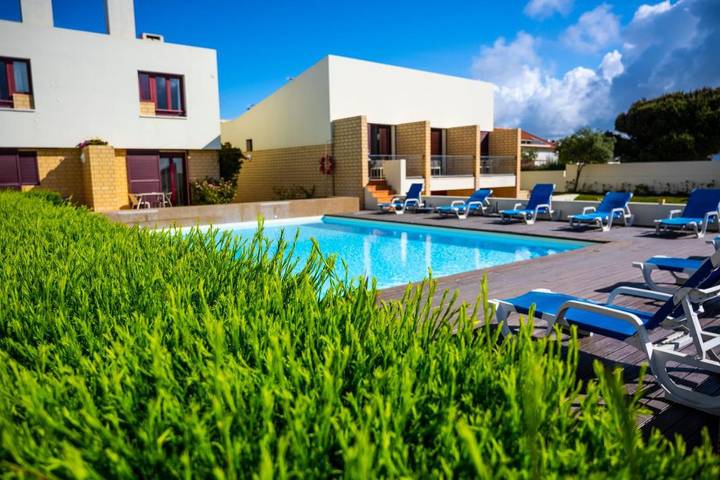 Location de vacances pour 4 personnes, avec jardin ainsi que piscine et terrasse à Porto Covo - 3