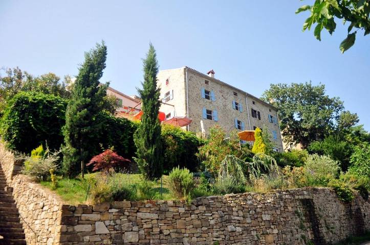 Location de vacances pour 6 personnes, avec vue et jardin à Motovun