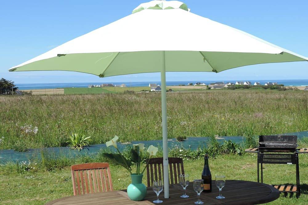 Villa bord de mer, accès plage à pied in Plovan, Région de Quimper