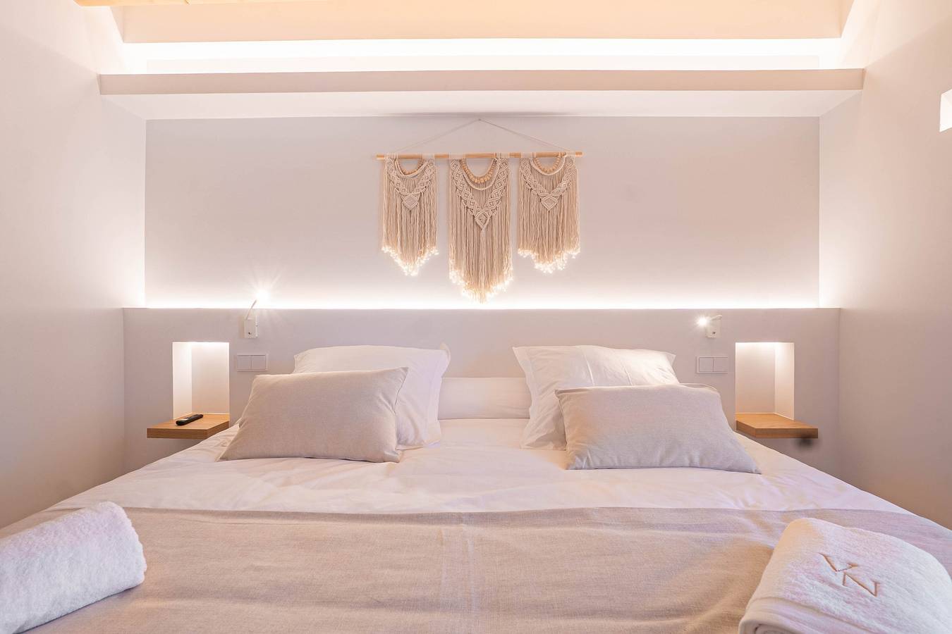 Room '202 - Doble Deluxe Vista Castillo' with Sea View, Wi-Fi and Air Conditioning in Capdepera, East Majorca