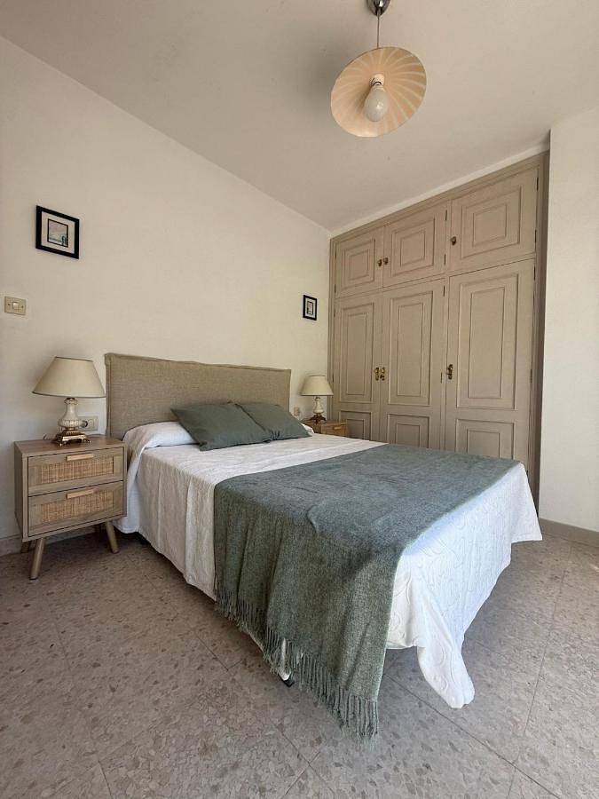 Apartamento de vacaciones para 6 personas, con terraza además de jardín y vistas - 1