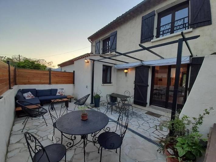 Location de vacances pour 7 personnes, avec vue et jardin, animaux acceptés à Mons (Béziers)