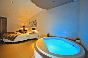 Maison de vacances pour 3 personnes, avec terrasse et sauna ainsi que piscine et jacuzzi en Vendée