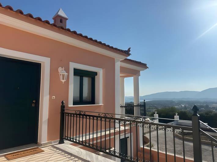 Villa for 5 people, with garden in Kalamaki