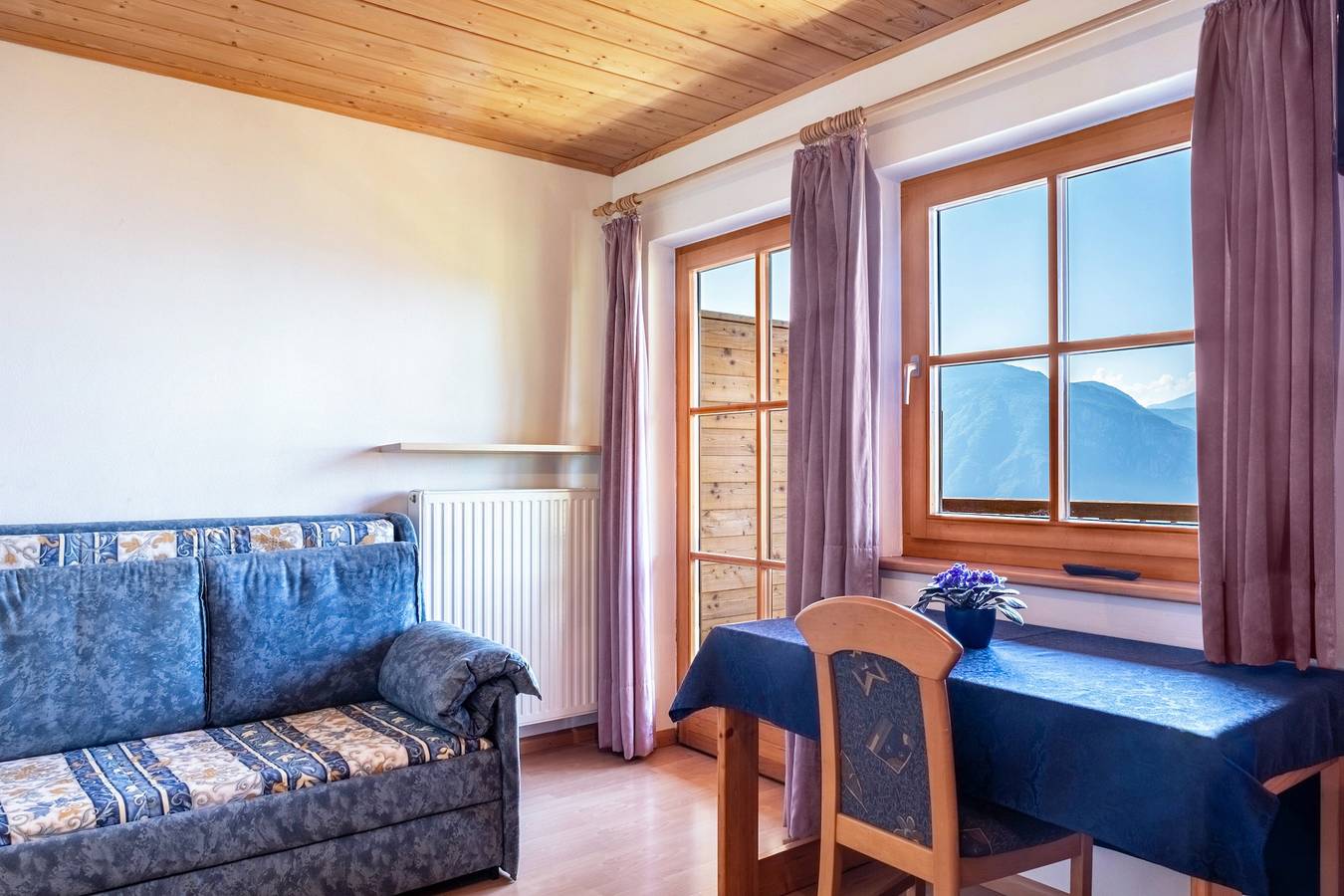 Ganze Wohnung, Ferienwohnung 'Weingartnerhof Calendula' mit Bergblick, gemeinsamer Terrasse und Wi-Fi in Glaning, Jenesien