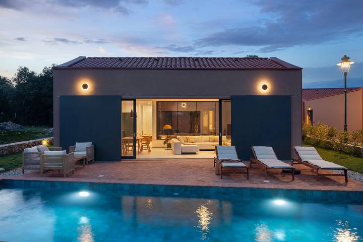 Villa voor 6 personen, with Balkon/Terras and Tuin as well as Zwembad in Rovinj