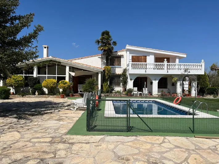 Ferienhaus für 8 Personen, mit Garten und Ausblick sowie Pool, mit Haustier - 1