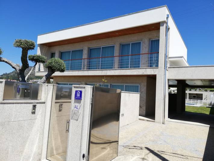 Location de vacances pour 10 personnes, avec jardin dans Belinho