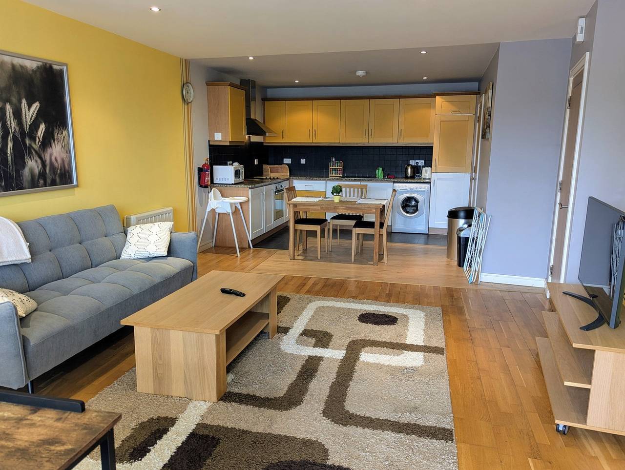 Ganze Wohnung, 12 Courthouse Square Apt with Parking in Clifden, Connemara