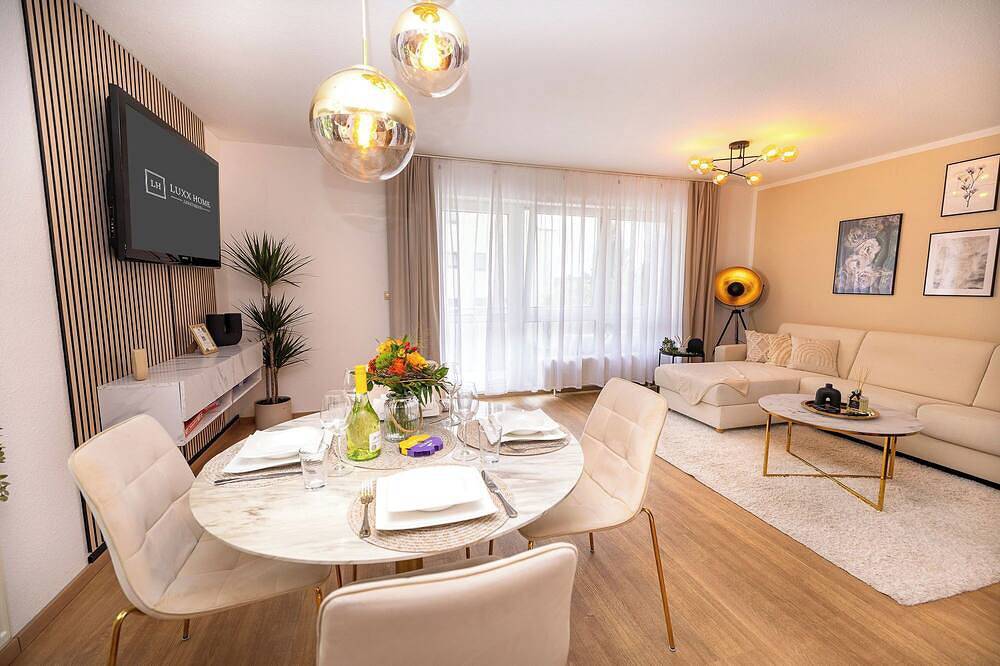 Ganze Wohnung, Luxx Home Bc, Zentral - für 4 Personen-Balkon-Parken-voll ausgestattete Küche in Biberach an der Riß, Oberschwaben