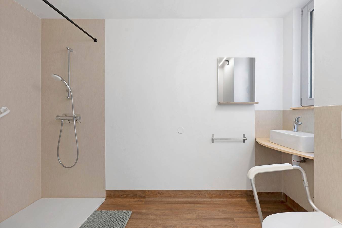 Chambre 3 – L’Auberge Le Toit Vert : Simplicité et convivialité en hyper centre in Moûtiers, Massif du Mont-Blanc